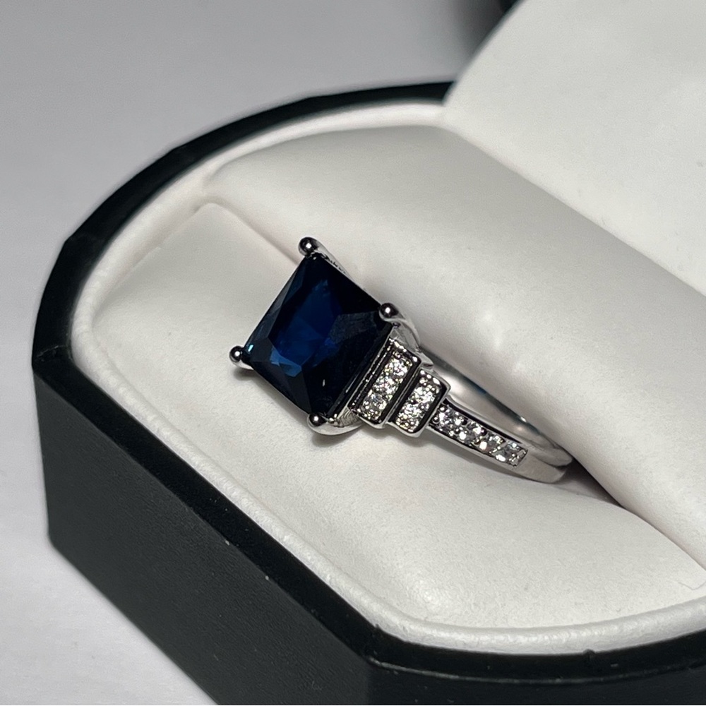 Sapphire Ring - Picture 2 of 5